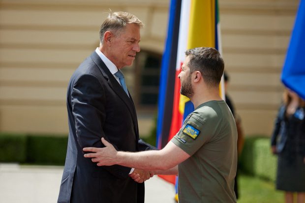 Declinul formelor fără fond. De ce viitoarea eliberare a Ucrainei implică și consolidarea democratică a României