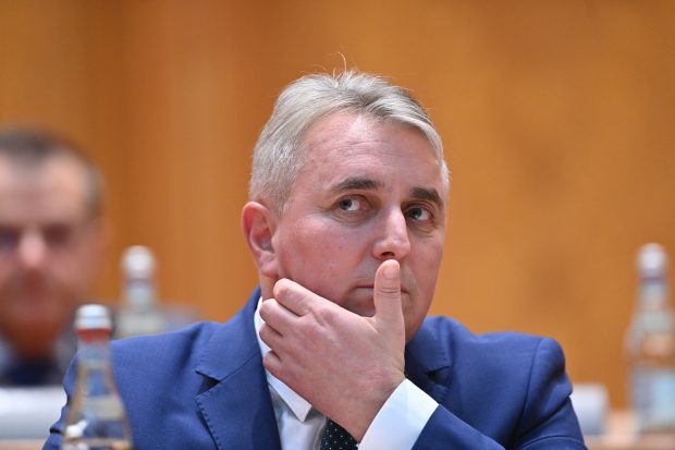 Șeful Consiliului Național de Etică a demisionat după ce instituția condusă de el l-a absolvit pe Lucian Bode de acuzația de plagiat. „Contrazice flagrant etica cercetării”