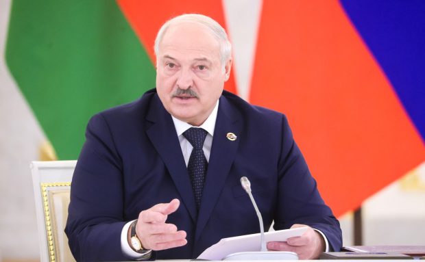 Înalții oficiali din Belarus vor putea pleca în străinătate doar cu aprobarea lui Aleksandr Lukașenko