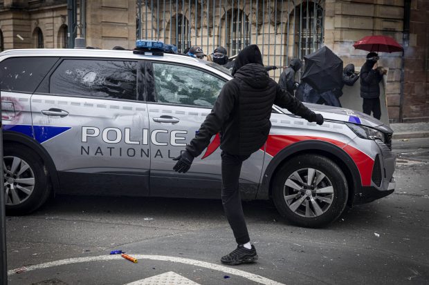 Trei persoane, ucise cu rafale de Kalașnikov în Marsilia. Autoritățile suspectează o reglare de conturi între traficanții de droguri