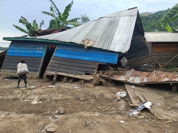 Doi bebeluși au fost găsiți în viață pe lacul Kivu, la câteva zile după inundațiile catastrofale din RD Congo. „Este un miracol”