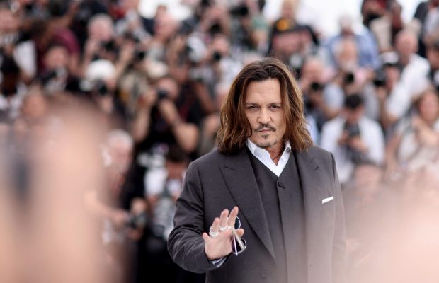 EXCLUSIV. Interviu la Cannes cu Johnny Depp. Despre nevoia ca bărbatul să-și recunoască slăbiciunea în fața femeii de lângă el: „În unele puncte, sunt mai mic decât tine”