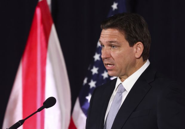 Guvernatorul Floridei, Ron DeSantis, confirmă că intră în cursă pentru candidatura republicană la alegerile prezindențiale din 2024
