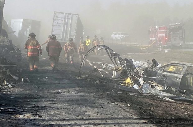 Cel puțin 6 morți și peste 30 de răniți în două accidente uriașe cu 90 de vehicule, cauzate de o furtună de nisip, pe o autostradă din Statele Unite