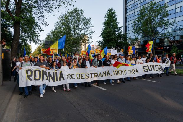 REPORTAJ. Am mers patru ore alături de protestatarii AUR. Ce i-a motivat să vină de la sute de km distanță și de ce cred că străinii vor să ne fure copiii:  „Ordin de partid”