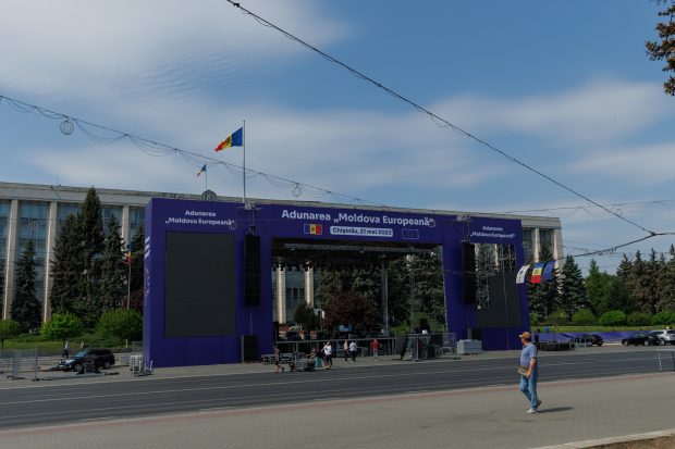 CORESPONDENȚĂ DIN CHIȘINĂU. O piață și zeci de proteste. Moldovenii pro-europeni ai Maiei Sandu se reunesc astăzi într-un miting în Piața Marii Adunări Naționale, dar au concurență – LIVE TEXT