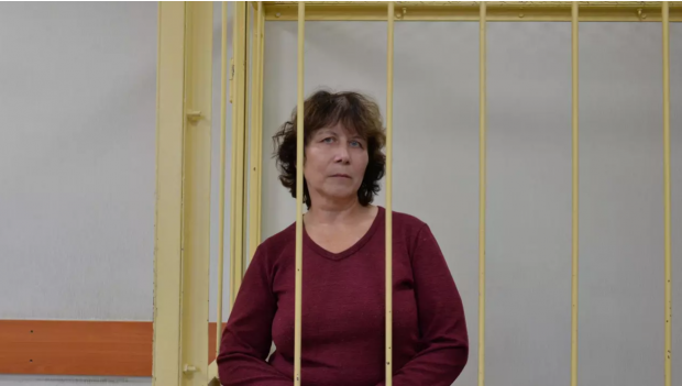 Sentința primită de femeia care a lăsat un bilet pe mormântul părinților lui Putin în care îl făcea pe liderul de la Kremlin „ciudat” și „criminal”
