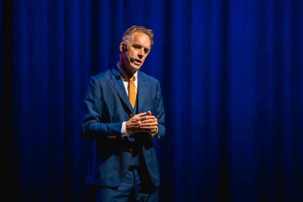 Autorul canadian Jordan Peterson, în România: „Astăzi, un parlamentar mi-a spus că 70% din legi sunt elaborate la Bruxelles. O idee foarte proastă”