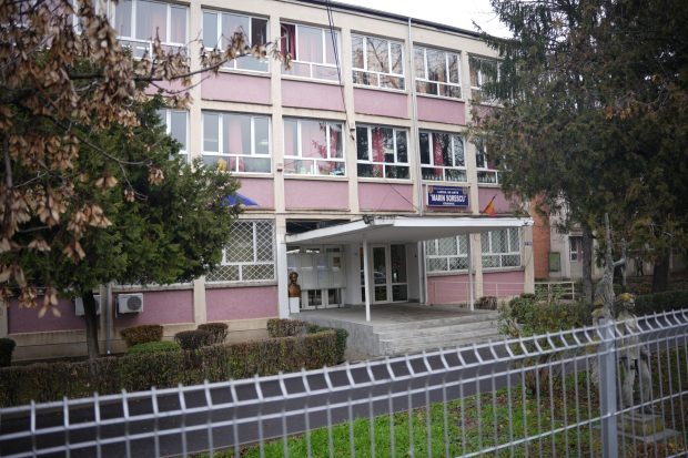 Profesor de sport din Craiova, cercetat pentru proxenetism. Cererea de arestare preventivă a fost respinsă