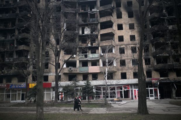 Un an de la căderea Mariupolului. Viața celor rămași în orașul distrus. „Trăim frugal. Pâine, apă, câțiva cârnați. Asta este tot”