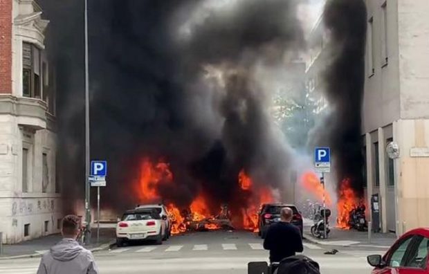 Explozie la Milano, lângă Porta Romana. O dubă a sărit în aer, mai multe mașini au luat foc. VIDEO