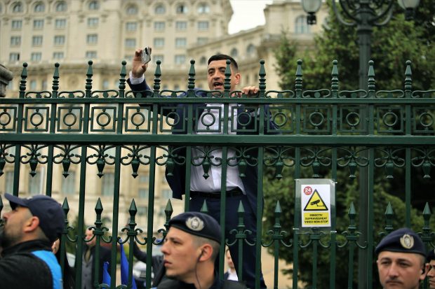 „Gloanțele de la AUR erau periculoase doar dacă le aruncai cu praștia”. Există posibilitatea unui blat PSD-PNL-AUR, se întreabă o experimentată jurnalistă