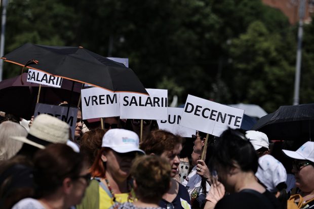 Profesorii români în țări care investesc cel mai mult în educație din Europa. „Acum 20 de ani am plecat din țară în primul rând din cauza salariului”