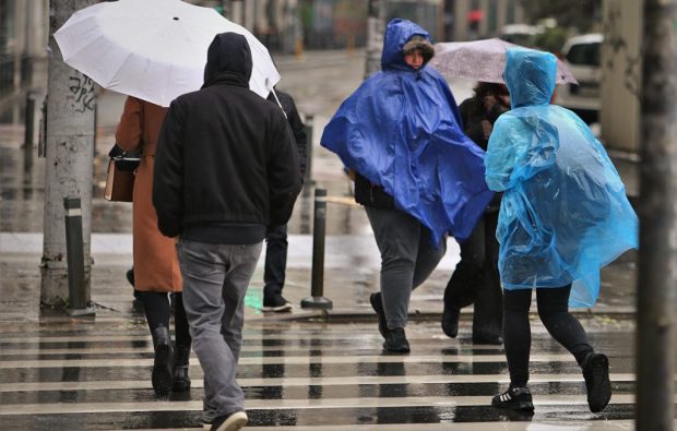 Cod roșu de ploi torențiale, emis de meteorologi pentru județul Caraș-Severin
