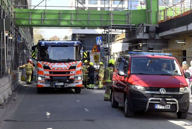 Un pod pietonal s-a prăbușit în Finlanda. 27 de răniți, majoritatea copii