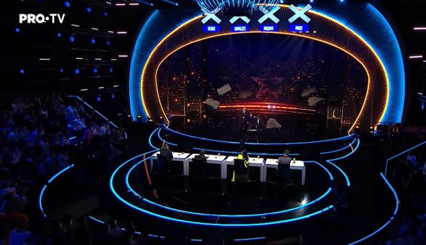 ROMÂNII AU TALENT: Rareș Prisăcariu e inteligent, excelează. Dar atmosfera creată de ProTV a fost cea de pe vremea Tovarășului Ceaușescu 