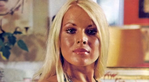 „Un criminal în serie a măcelărit fotomodelul Playboy”. O crimă nerezolvată de 50 de ani continuă să bântuie presa britanică