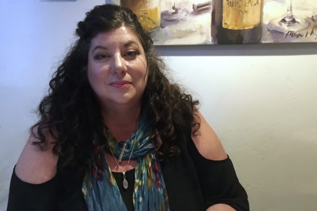 Tara Reade, o fostă colaboratoare a lui Joe Biden care îl acuză de hărțuire și agresiune sexuală, a fugit la Moscova și îi cere lui Putin cetățenia rusă