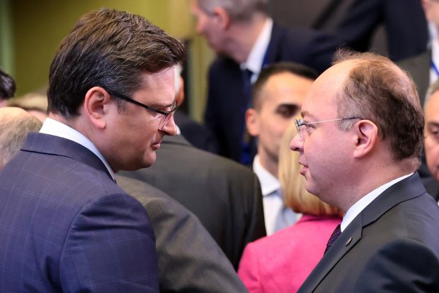 Bogdan Aurescu s-a întâlnit cu Dmytro Kuleba. Ministrul român susține înfiinţarea unui tribunal special pentru sancţionarea crimei de agresiune din Ucraina
