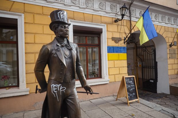 The Guardian: monumentele dedicate lui Pușkin, poetul național al Rusiei, sunt amenințate în Ucraina