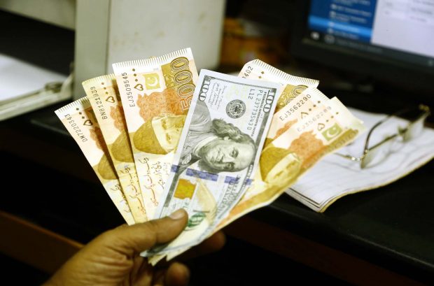 Rusia și India se întorc la dolar ca monedă majoritară a comerțului lor