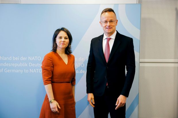 Ministrul maghiar de externe s-a certat cu omologul său german din cauza băncii ungare OTP, acuzată că sponsorizează războiul lui Putin