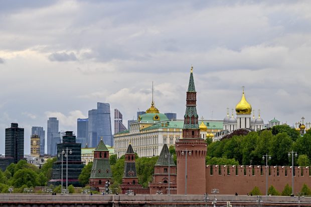 Înalții oficiali ruși de la Kremlin și guvernatorii nu au voie să demisioneze, scrie o publicație rusă independentă. Cum sunt intimidați cei care vor să plece