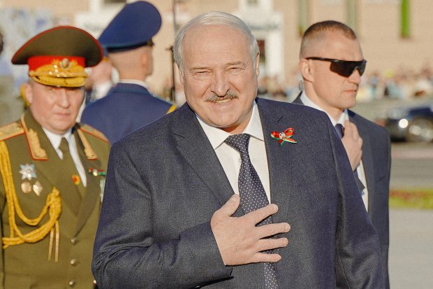 Lukașenko a fost dus la spital, pe fondul speculațiilor privind starea precară de sănătate a acestuia, scrie presa din Belarus
