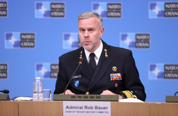 „Goliat se clatină”, afirmă un amiral de top al NATO, referindu-se la forțele ruse din Ucraina. Capitolul la care Moscova își păstrează superioritatea