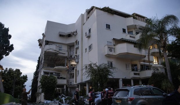 Un mort și doi răniți, în Israel, după ce o rachetă trasă de militanții palestinieni din Fâșia Gaza a lovit o clădire din orașul Rehovot
