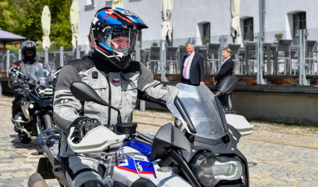„Sunt în formă”. Președintele Petr Pavel a ajuns cu motocicleta în Germania, la deschiderea evenimentelor dedicatei prieteniei ceho-bavareze