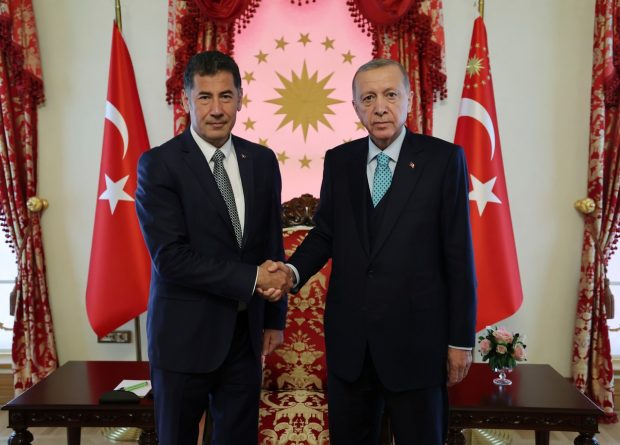 Candidatul naționalist care a obținut 5% în primul tur al alegerilor din Turcia a cerut susținătorilor să-l voteze pe Erdogan