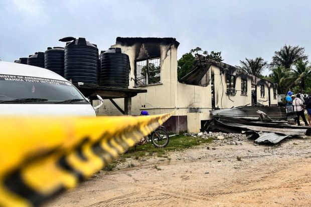 O elevă supărată că i-a fost confiscat telefonul a provocat un incendiu într-un cămin şcolar din Guyana, în care au murit 19 copii