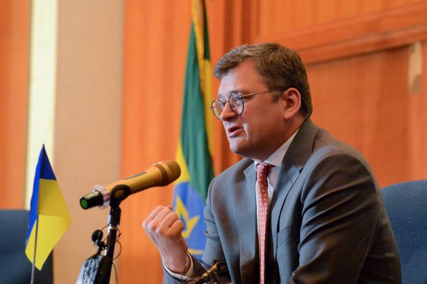 Anunțul lui Dmytro Kuleba despre concesiile teritoriale ale Ucrainei, în urma turneului emisarului Chinei în marile capitale europene