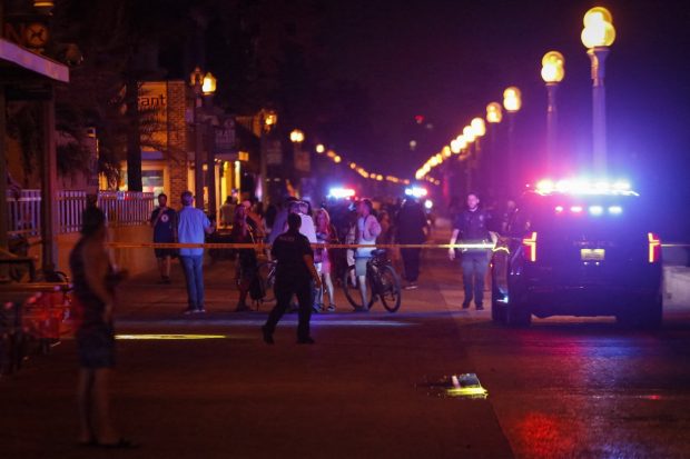 Focuri de armă pe o plajă din Florida. Cel puțin nouă persoane, dintre care patru minori, au fost rănite