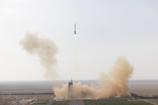 VIDEO | Momentul decolării rachetei chineze Shenzhou-16, cu primul astronaut civil la bord
