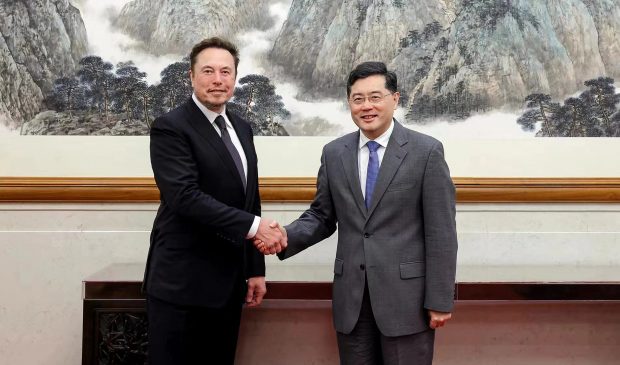 Elon Musk, întâmpinat cu lingușeli și cu un festin cu 16 feluri de mâncare în timpul vizitei în China. „Este pur și simplu grozav”