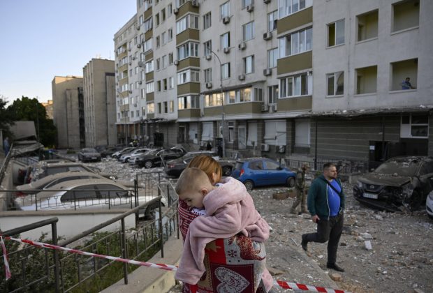 Rusia urmărește să epuizeze apărarea antiaeriană a Kievului și limitarea contraofensivei, spun experții despre valul recent de atacuri cu rachete