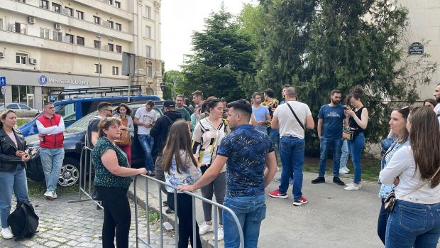 CULISELE DISCUȚIILOR. Momente tensionate la repartizarea posturilor după rezidențiat: peste 200 de absolvenți de medicină care au luat concursul și n-au post protestează