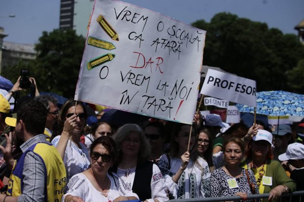 Profesorii care nu au vrut ca greva să fie suspendată, revoltați pe sindicate și pe Guvern. „Am stat în grevă 3 săptămâni degeaba, nu am obținut nimic”