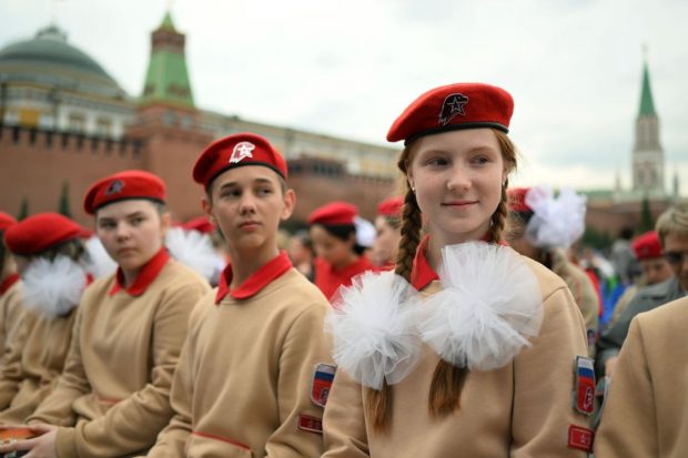 Efectul propagandei Kremlinului: o nouă generație de ruși glorifică războiul, moartea și pe Vladimir Putin, scrie un istoric canadian