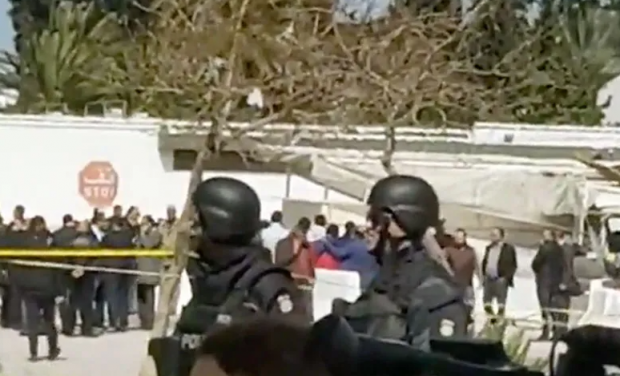 4 morți și 10 răniți, după un atac armat asupra unei sinagogi de pe insula tunisiană Djerba. Jandarmul care a tras a fost ucis
