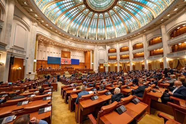 Cum arată legile educației înainte de votul deputaților: exmatricularea și admiterea la liceu, reintroduse. Bisericile au primit Bac-ul la religie și eliminarea „promovării diversității”