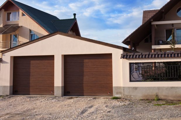 Transformă-ți garajul într-un spațiu elegant cu uși de garaj moderne