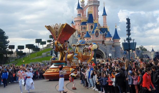 Ponturi pentru o vacanță reușită la Disneyland, Paris. Cum să faci economie de timp și de bani