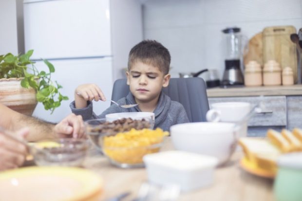 10 sfaturi care te vor ajuta să rămâi cu o atitudine pozitivă chiar și atunci când copilul refuză să mănânce