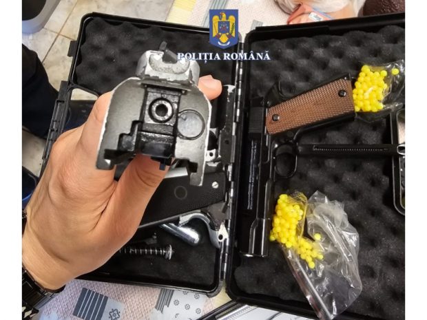 Percheziții de amploare la traficanți de arme. Sunt vizate două societăți comerciale din Polonia