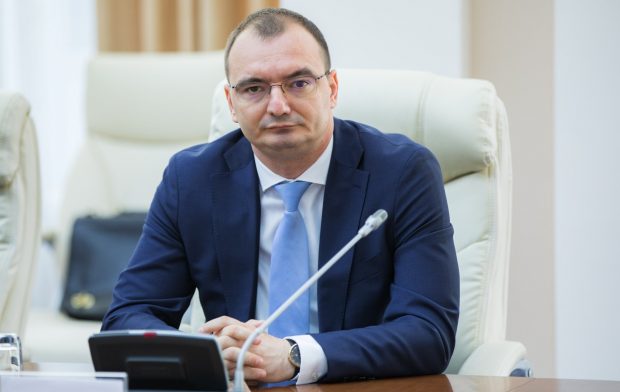 Mașina prefectul de Gorj a fost oprită în trafic pentru folosirea ilegală a girofarului. Șoferul lui Iulian Popescu a rămas fără permis