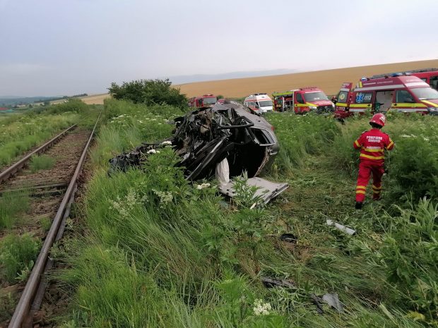Tânără de 19 ani, moartă într-un accident rutier în Neamț. Alți doi tineri au fost răniți