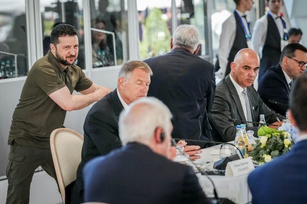 Răspunsul lui Zelenski când a fost întrebat de Libertatea cum ar trebui România să ajute Ucraina în drumul spre NATO. A invocat  momentul în care „relațiile noastre au devenit  mai bune”